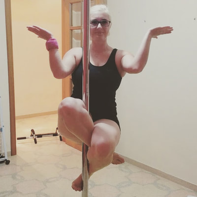 pole dancing remi sit intermediate sit